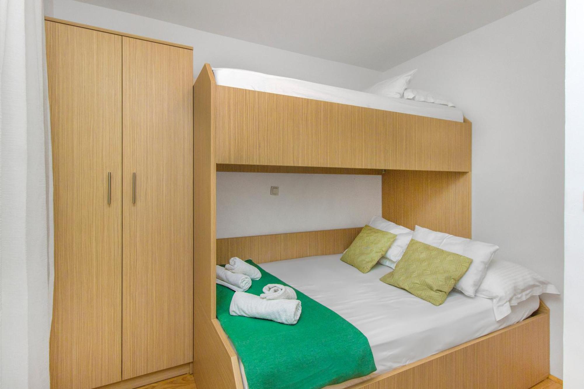 Apartmani Gnjidic Srima Exterior photo